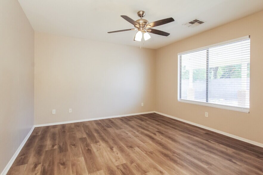 Building Photo - 12529 W Santa Fe Ln