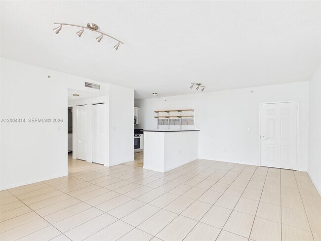 Building Photo - 425 NE 30th St