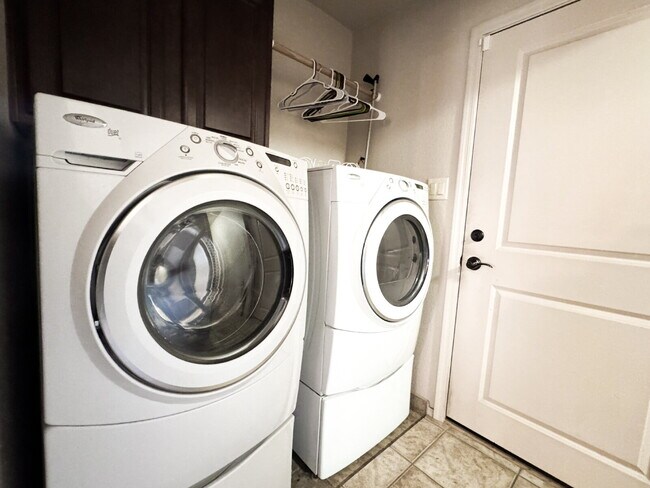 Building Photo - "Spacious 4-Bedroom, 2-Bathroom SOLAR Home in Mesa del Sol!"