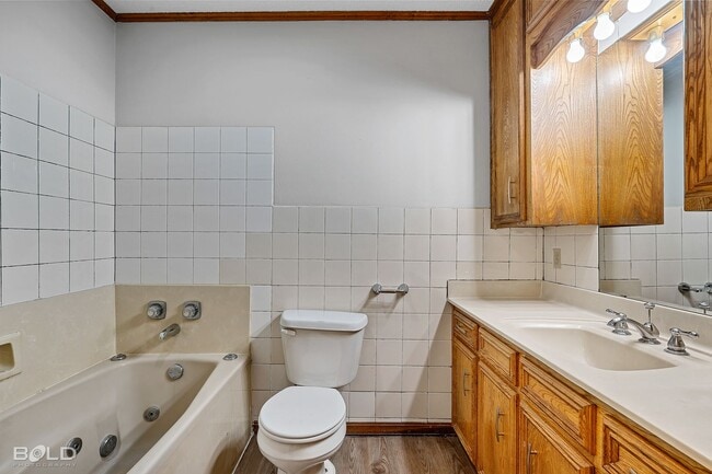 Building Photo - 1005 Clarence St