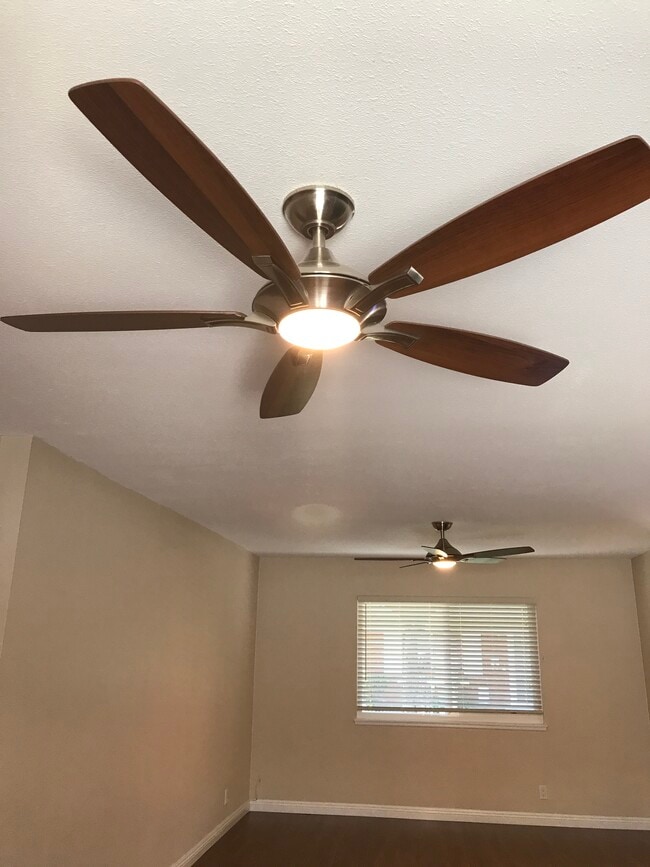 Building Photo - 9660 Durham Dr