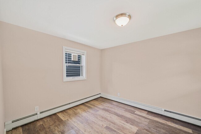 Building Photo - 16 Bellport St