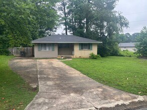 Building Photo - Nuce 3 br. Home for rent near LR Air Force base