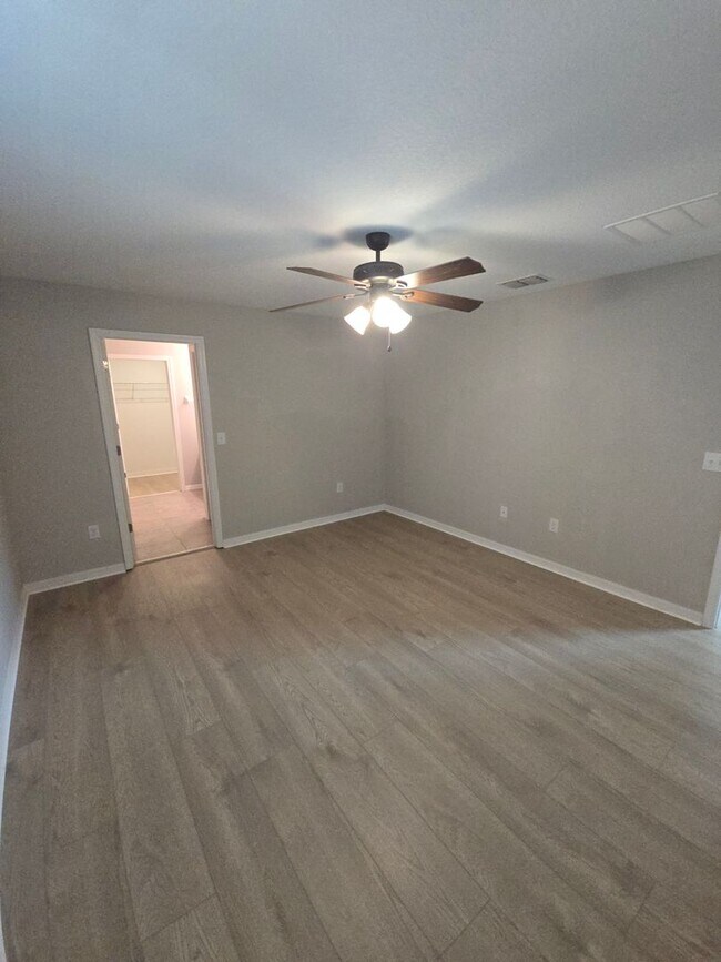 Building Photo - Gorgeous 4-Bedroom, 2.5-Bathroom Home in R...