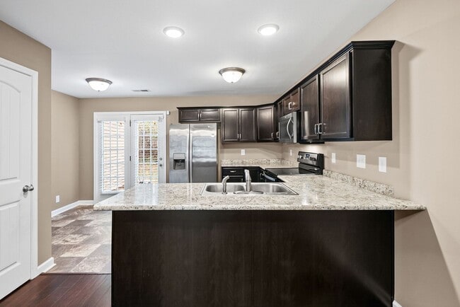 Building Photo - Nice Townhome in Governors Crossing Ready for you to Call home before Christmas