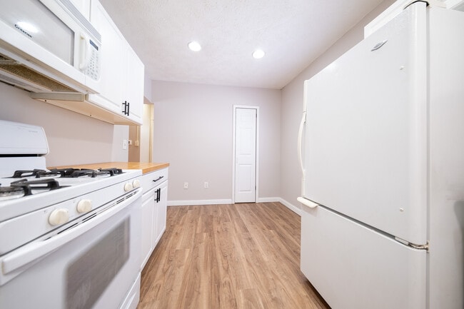 Building Photo - 3531-2 1/2 2 1/2 St NE