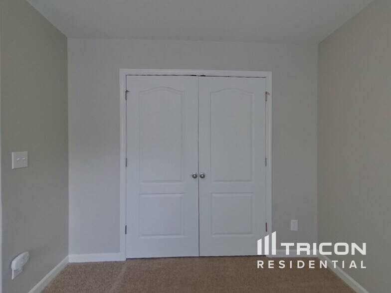 Building Photo - 15619 Lakepoint Forest Dr