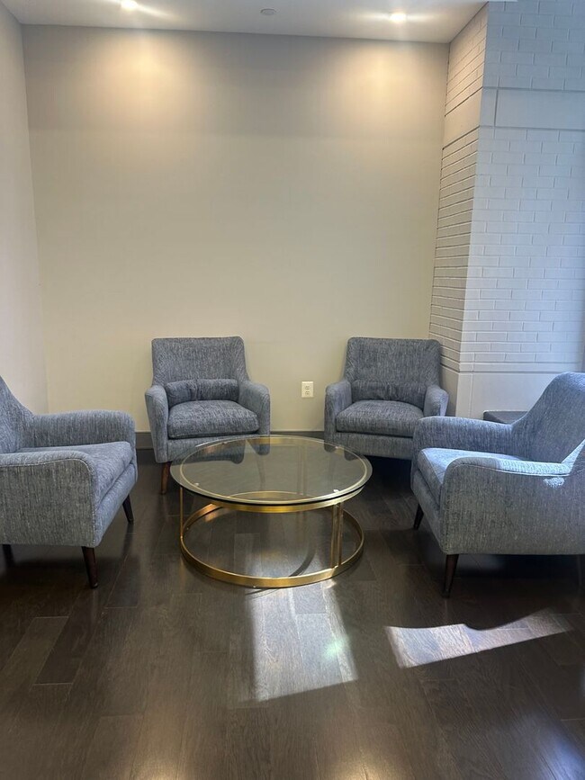 Building Photo - 1 Bedroom 1 Bath Condo Near Capitol Hill