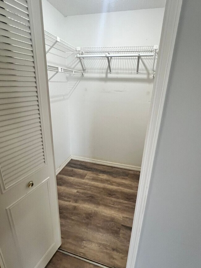 Building Photo - BEAUTIFUL 3 BEDROOM POOL HOME IN SANDPIPER...