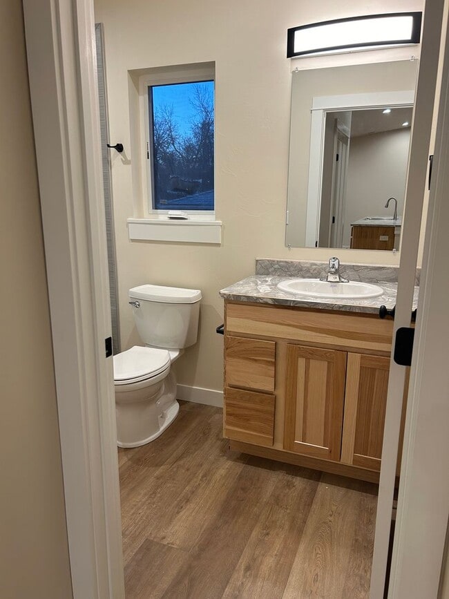 Building Photo - 2Br 2Full Baths and 2 walk in closets-privacy and space.