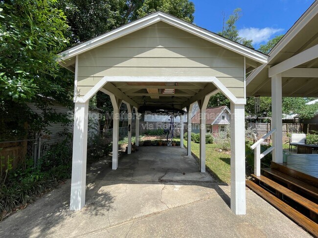 Building Photo - 2318 N 17th Ave