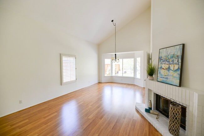 Building Photo - Charming 3 Bedroom, 2.5 Bath Home in Marbl...