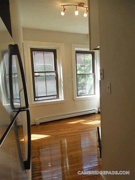 Building Photo - 110 Willow St