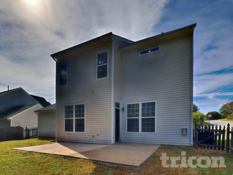 Building Photo - 5920 Shining Oak Ln