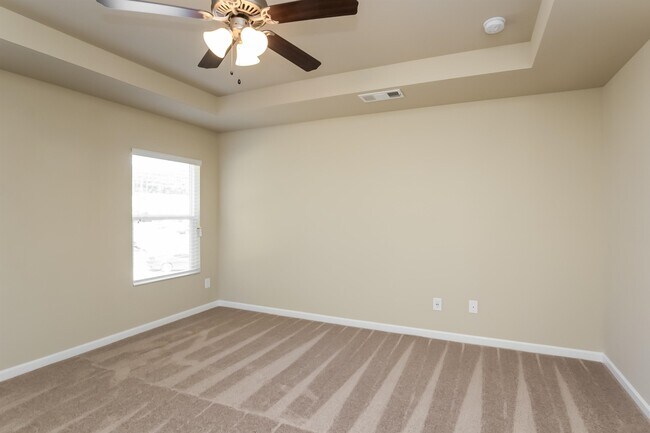 Building Photo - 207 Comet Ct