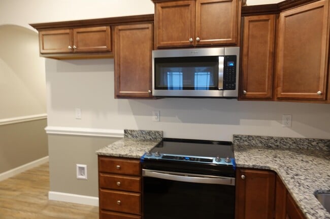 Building Photo - 755 Spartan Commodor Ln