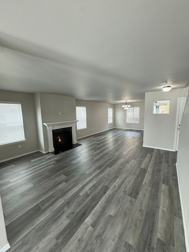 Building Photo - 1163 Swan Loop