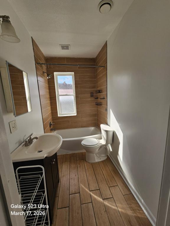 Building Photo - 116 10th St