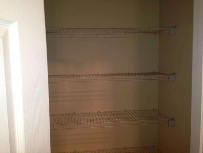 Building Photo - 331 Village Dr