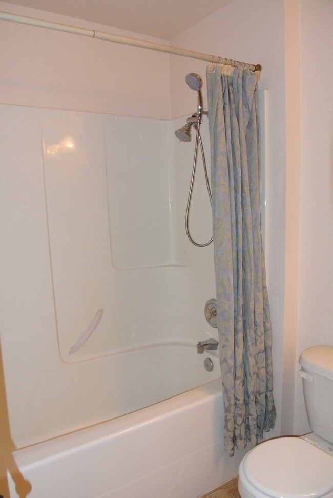 Building Photo - Corvallis Comfort & Convenience: Spacious 3-bedroom, 2.5 bath  Townhome