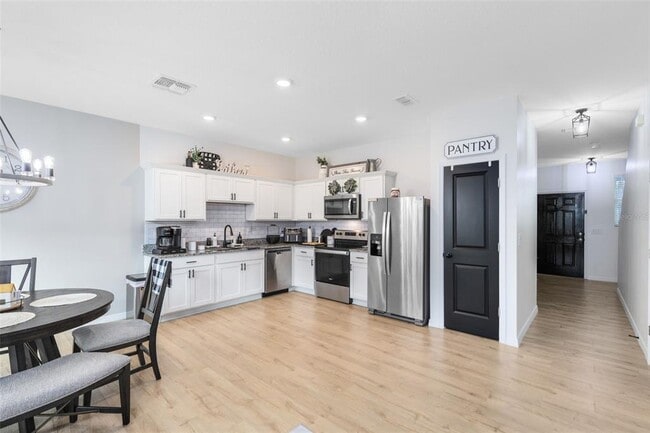 Building Photo - 528 Madison Dr