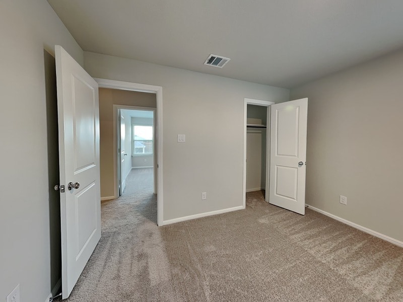 Building Photo - 427 Wydown Dr