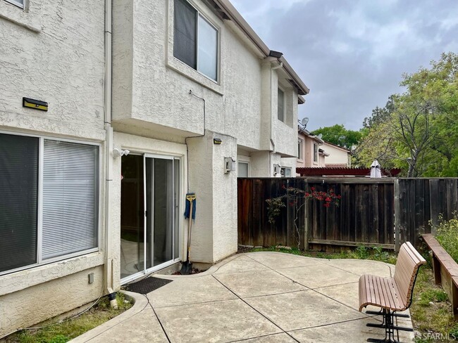 Building Photo - 1713 Crater Peak Way