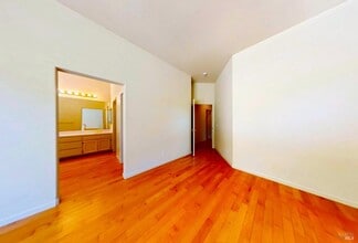 Building Photo - 5863 Mountain Hawk Dr