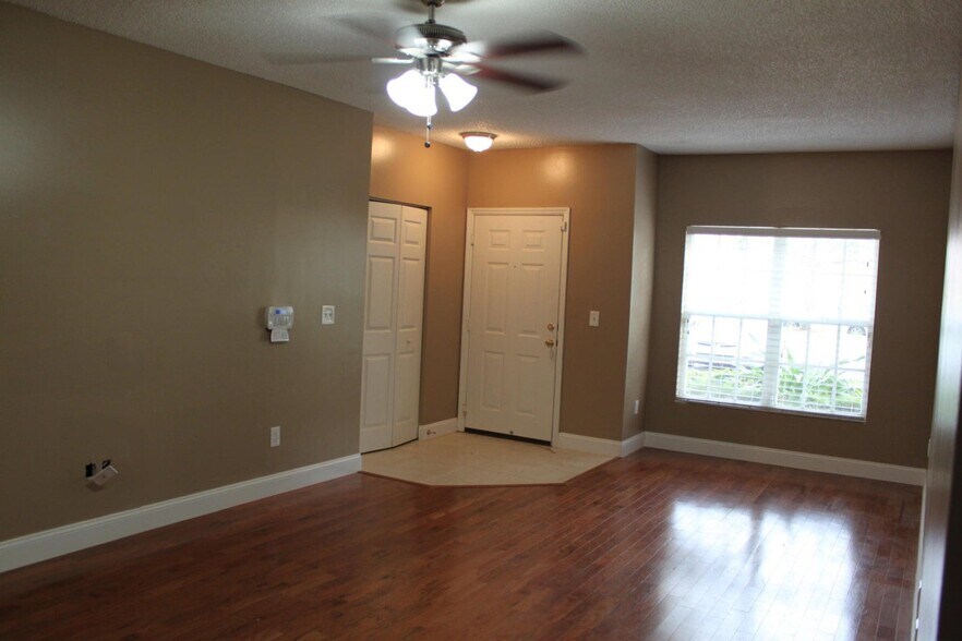 Building Photo - 10354 Fox Trail Rd S
