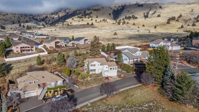 Building Photo - 5663 Basin View Dr