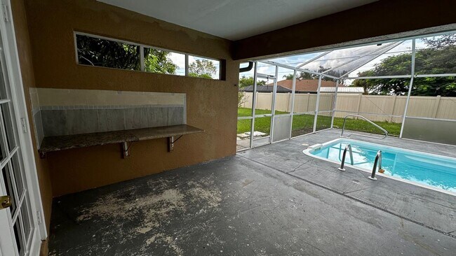 Building Photo - SPACIOUS 4-BEDROOM HOME WITH SCREENED POOL IN SE CAPE CORAL