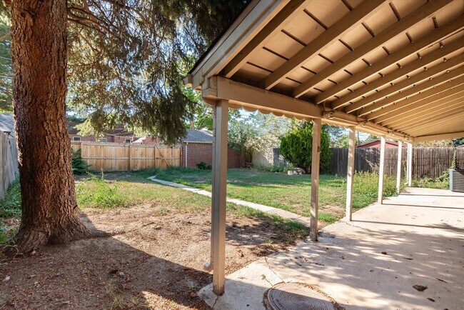 Building Photo - 3011 Dexter St
