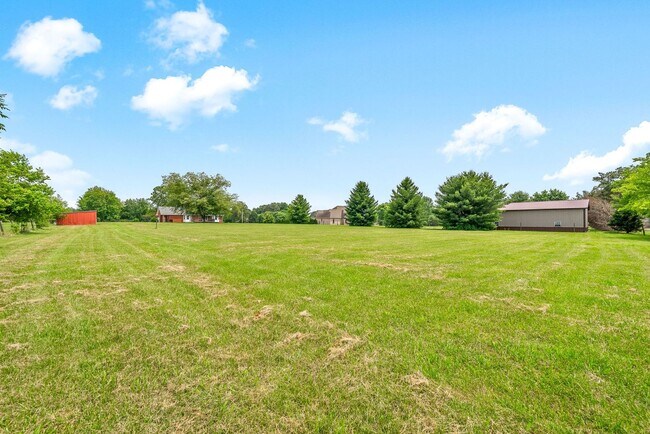 Building Photo - 1 Level Ranch Sitting on 3 Acres- Close to...