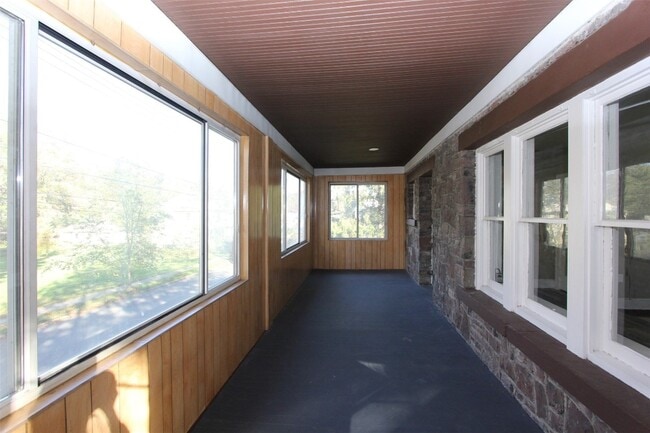 Building Photo - 12 George St