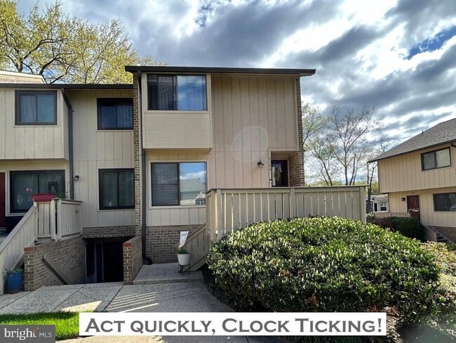 Building Photo - 2524 Glengyle Dr