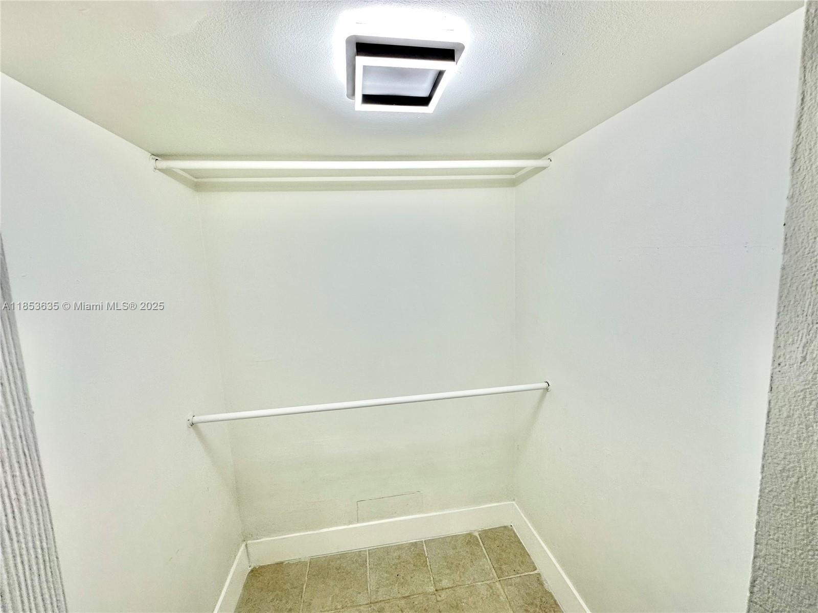 Building Photo - 7900 Fairview Dr