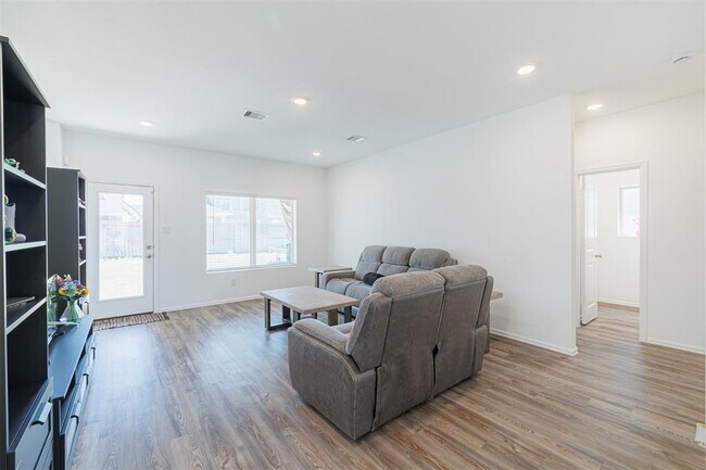 Building Photo - 31535 Beacon Cove Trl