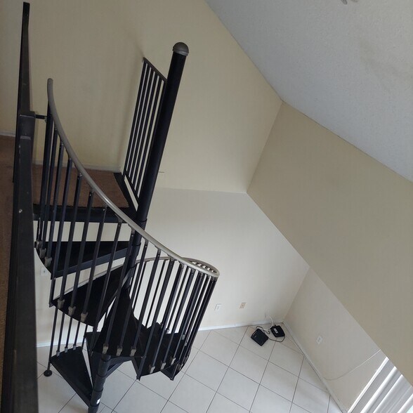 Building Photo - 2400 Feather Sound Dr