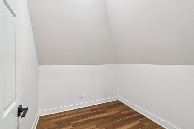 Building Photo - 23460 W N Lakewood Ln