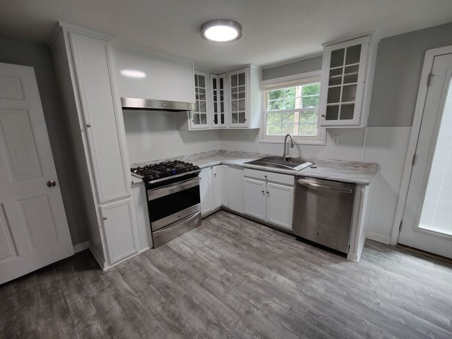 Building Photo - Allison Park - 2 BR Duplex, Fully Renovated, Garage/Driveway, Huge Yard!