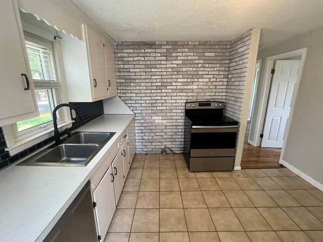 Building Photo - Single Family Ranch for Rent In Sixteen Ac...