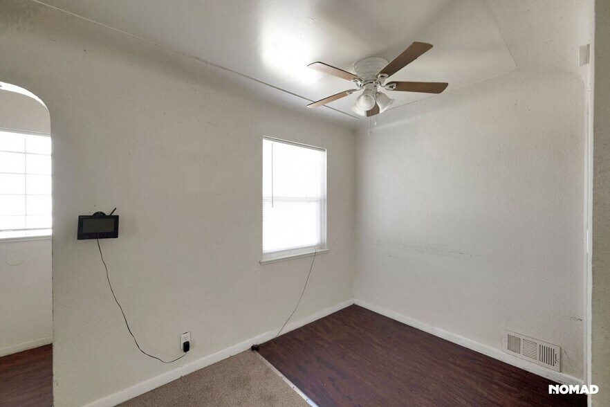 Building Photo - 1932 Del Mar Pkwy