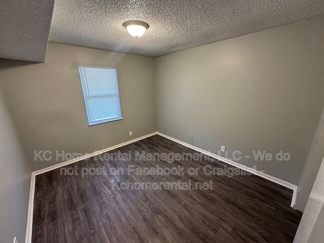 Building Photo - 9223 E 54th St