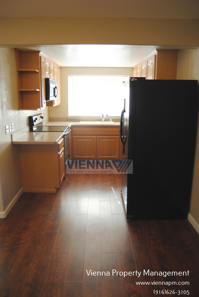 Building Photo - Fair Oaks Condo