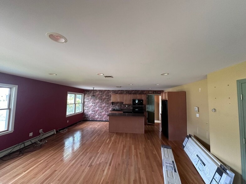 Building Photo - 2 Concord Dr