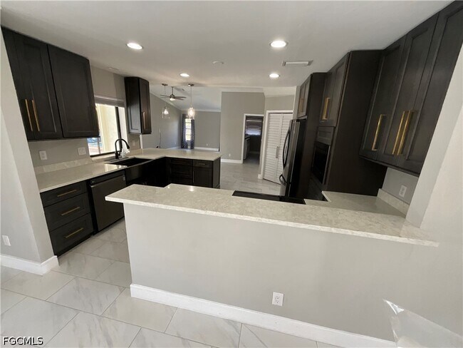 Building Photo - 20620 Pine Tree Ln