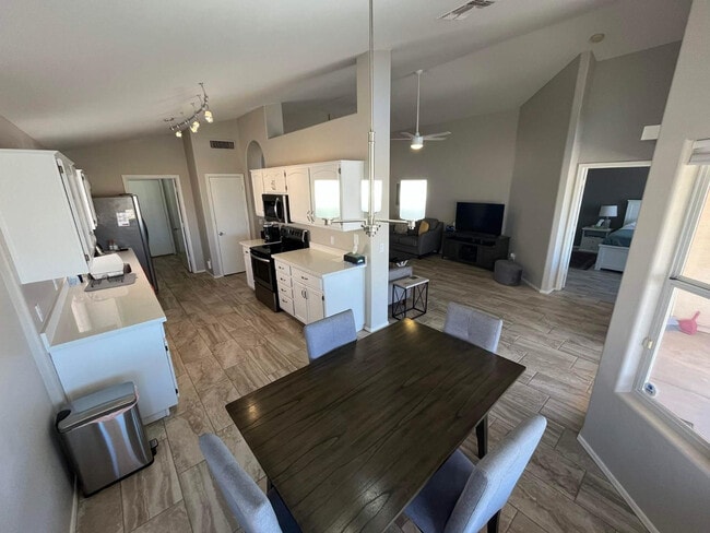 Building Photo - 11669 W Pine Mountain Ct