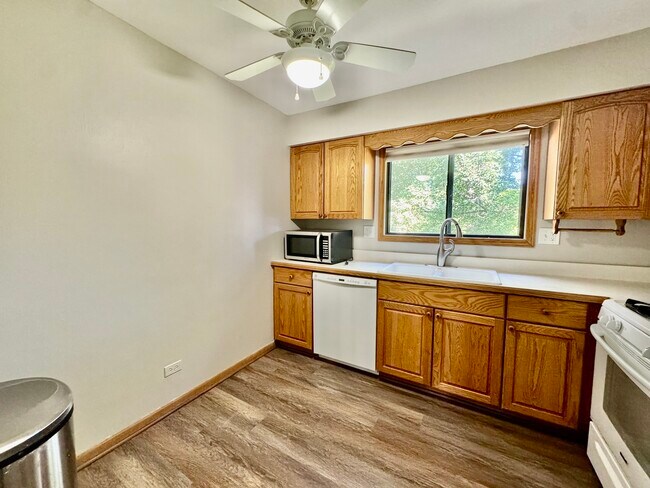 Building Photo - 1737 Harrow Ct
