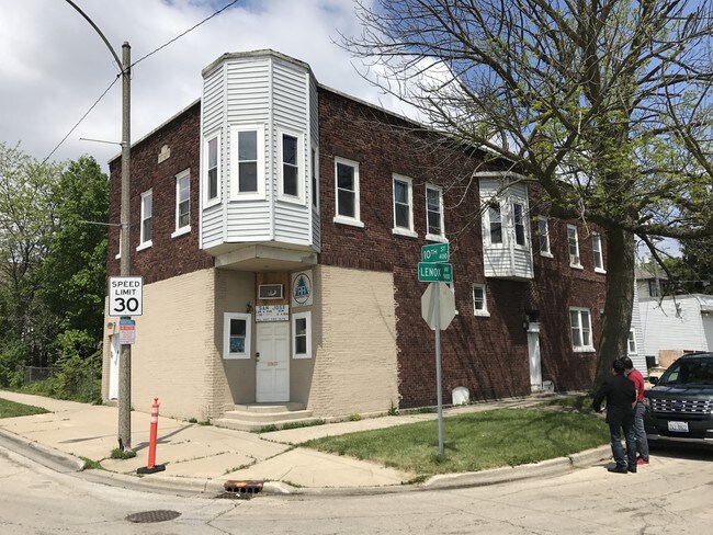 Building Photo - 404 10th St
