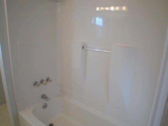 Building Photo - House For Lease